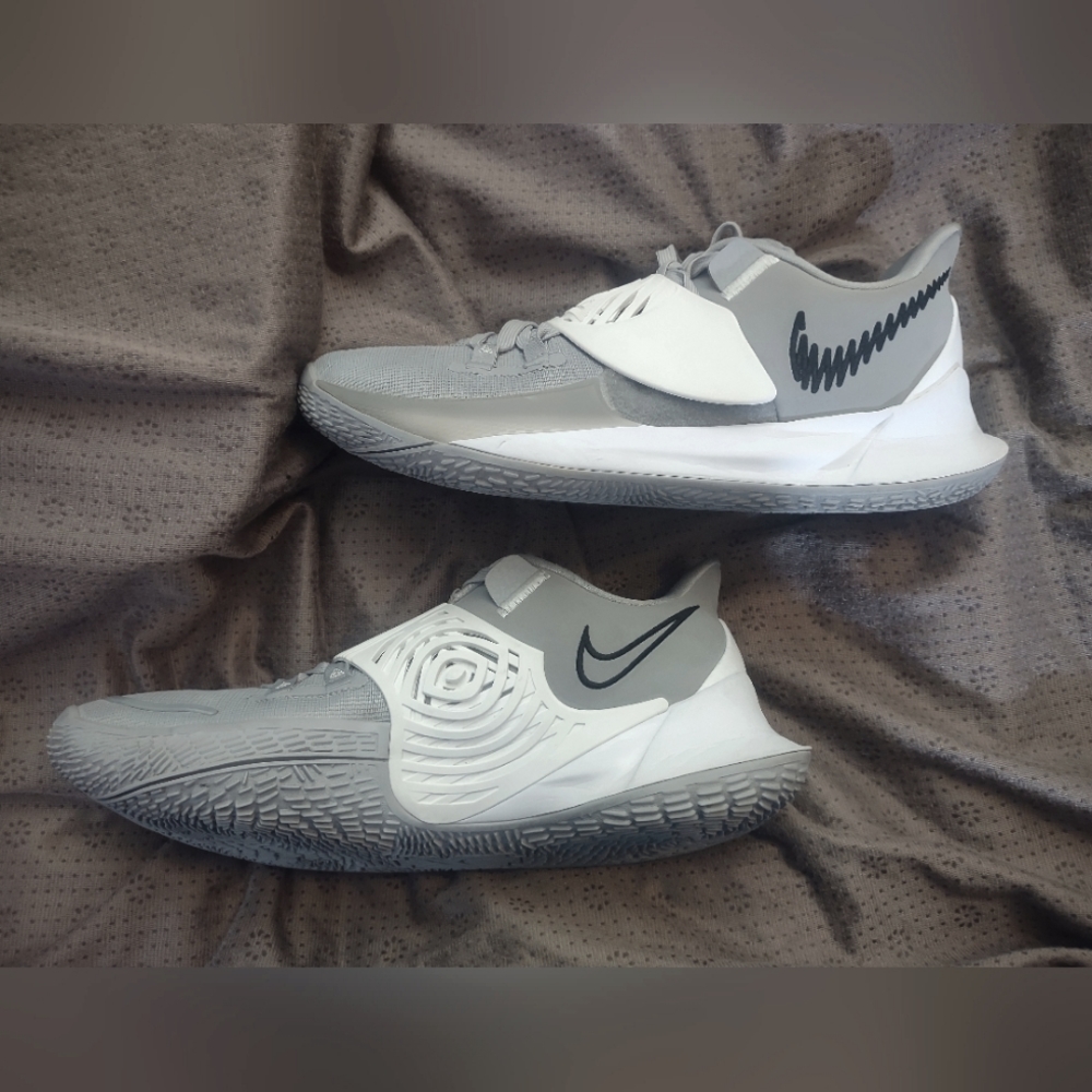 Nike Kyrie low 3TB  size 10.5